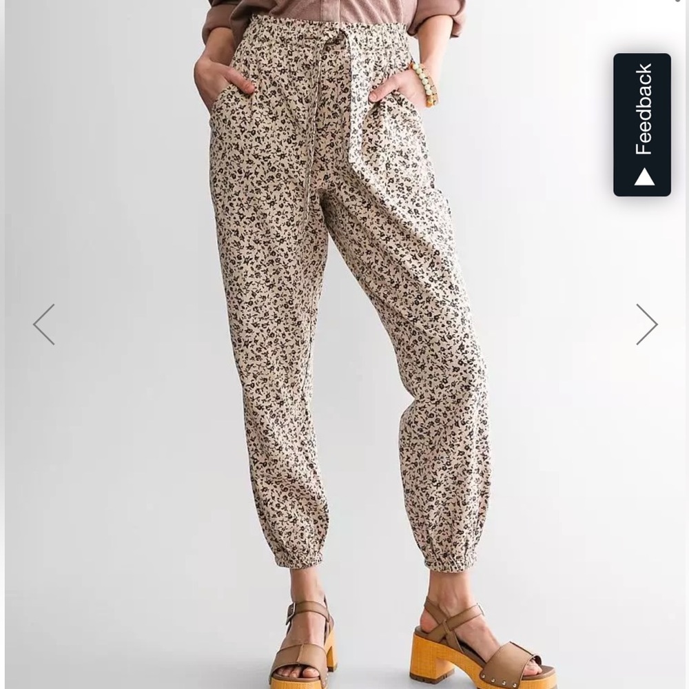 NWT Daytrip Woven Floral Jogger Buckle Spring Fashion Style Pants Sz Medium